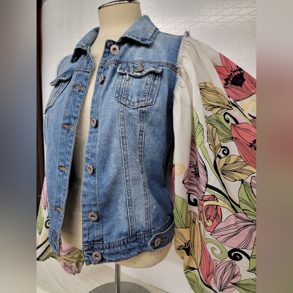 **SOLD*******Bohemian Vibe Denim Jacket With Floral Bell Sleeves Upcycled Retro - Picture 4 of 11